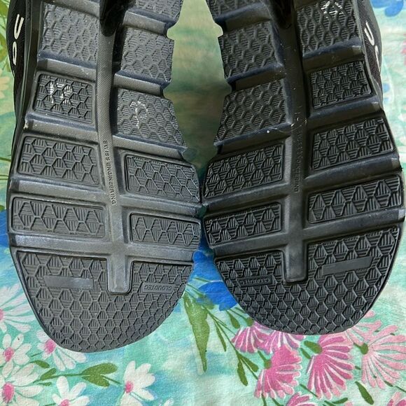 On Running Cloudrunner Waterproof Shoes - W 7.5 - Picture 8 of 12